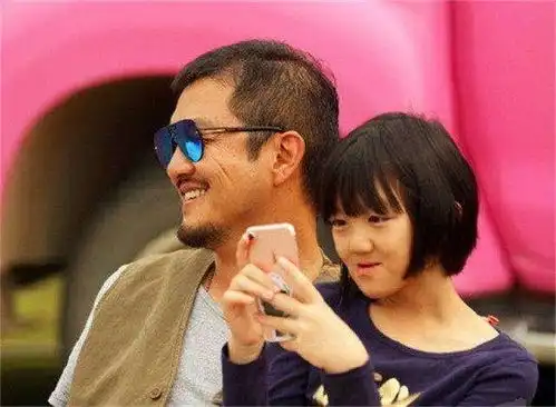 王菲的女儿已经完成第三次微整,如今她长什么样