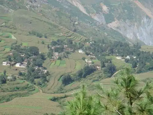 鲁纳村