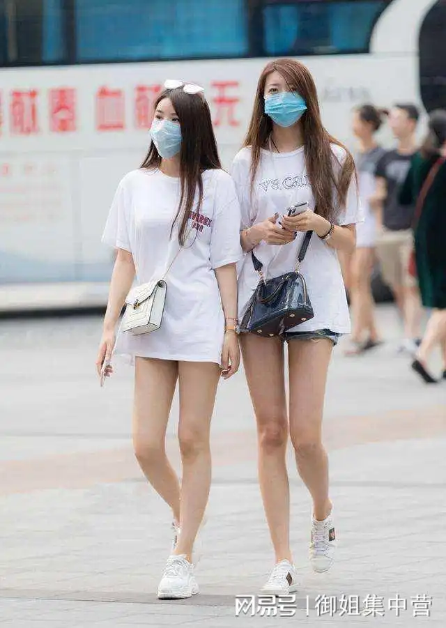 才发现美女戴口罩新玩法