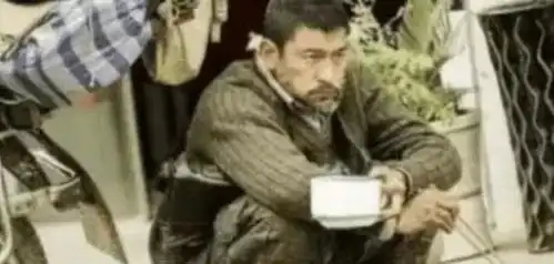 同样是演乞丐,周星驰用手抓饭,刘德华睡大街,杨颖是来搞笑的吧