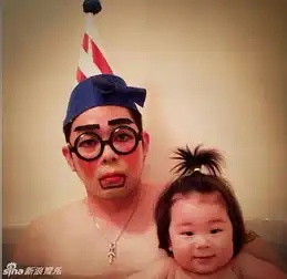 日本父女搞笑泡澡照出炉各种角色你认识几个