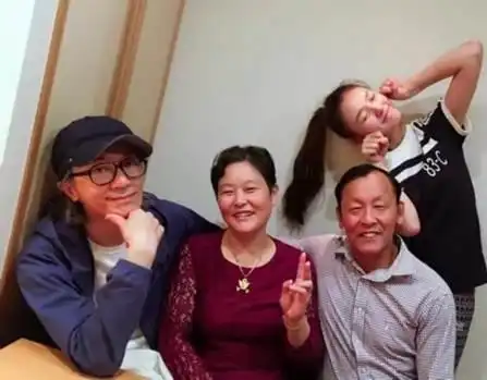 林允被封新一代假笑女孩,这尴尬的笑容,网友知道你整牙了