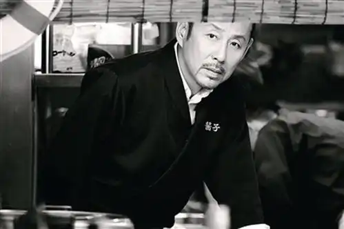 表面上看起来是清高与孤傲的男演员,其实他是难得的清醒与自律