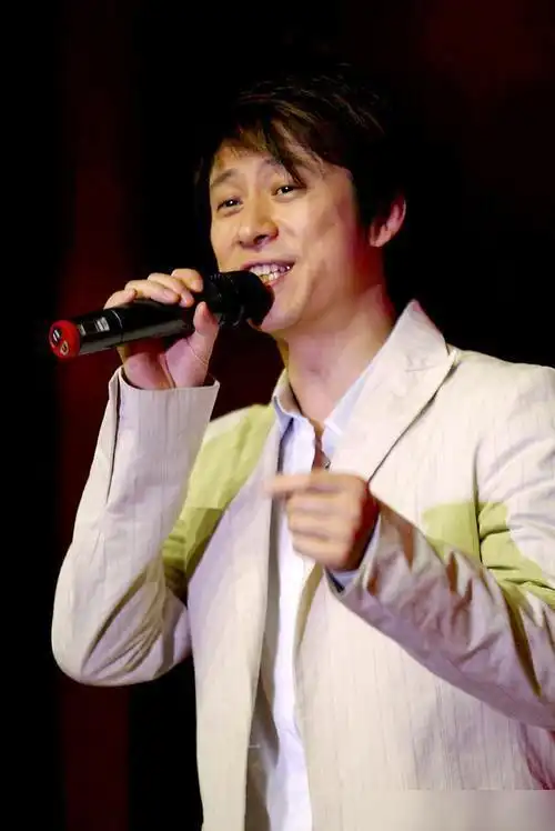 拒绝那英,提携章子怡,连登14次春晚后消失的解晓东怎么样了