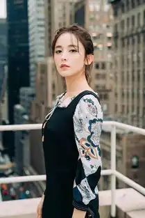 古力娜扎地下车库当t台,170大长腿,瘦成纸片人
