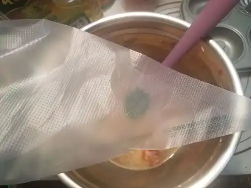 草莓甜甜圈