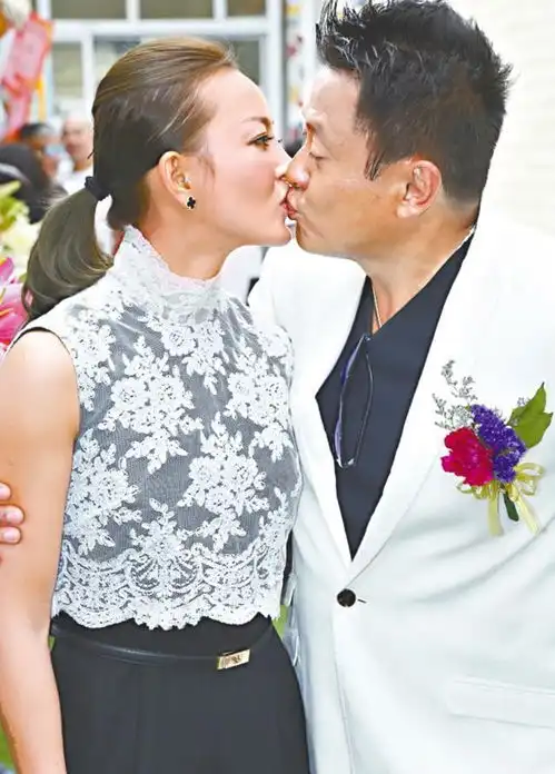 魏骏杰与小20岁娇妻离婚后首复工,自曝与前妻关系,不排除再婚