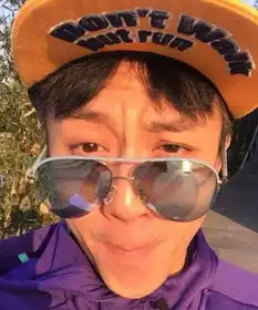 邓超孙俪带儿女游迪士尼爸爸带儿子妈妈带女儿