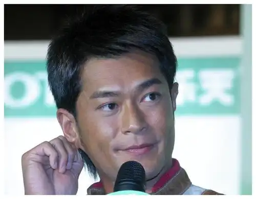 爱怼记者的4位香港明星,周星驰上榜,这位被网友p成表情包