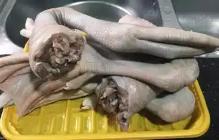 年夜饭又不知道吃啥教你一道小白都能学会的卤鹅爪吃完还想舔手指