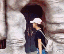 搞笑gif段子小姐姐吃的啥东西,这表情可以生成表情包了