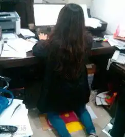 妹子为了工作也是很拼搞笑图片