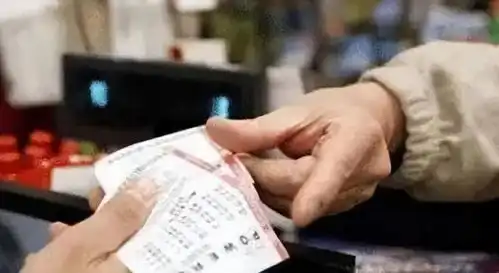 重庆夫妻离婚,次日丈夫中573万,妻子要分一半,法院判决很意外