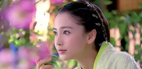 同是演乞丐,周星驰用手抓饭,刘德华睡大街,杨颖是来搞笑的