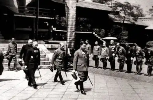 日本当时有700万兵力,为何选择投降日本人竟骗了我们76年