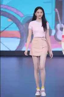 关晓彤自曝聊天常用表情,最爱的竟是这个,网友热恋男女必备