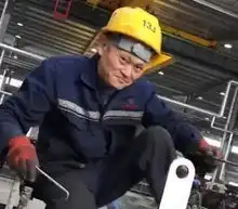 工地大哥撞脸马云,当他抬起头的时候,网友瞬间一阵欢呼