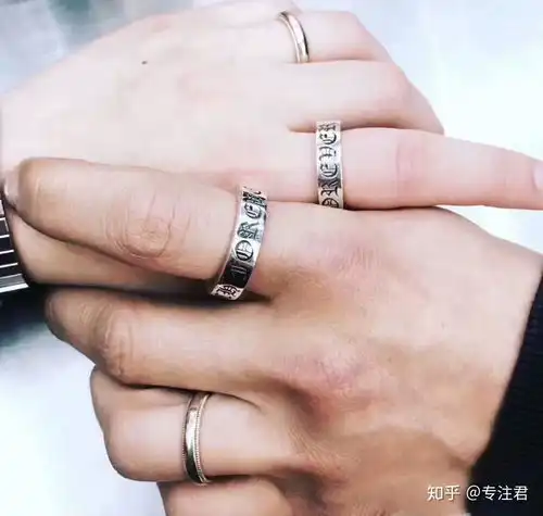 有没有适合情侣的手上戴的饰品