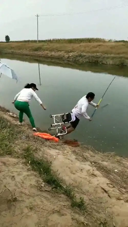 浙江一男子夜晚钓鱼一个月,妻子在家被鱼钓,在家一天搞八次夜钓张威王悦钓友钓竿钓鱼手机网易网