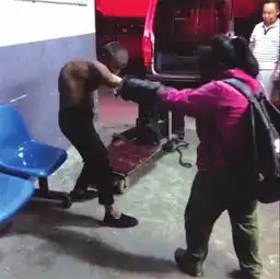 套上皮筒子立即残废九成乞讨人员为职业乞丐
