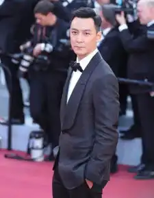 戛纳红毯第三波中国明星李宇春换装再登,吴彦祖被男安保偷瞄