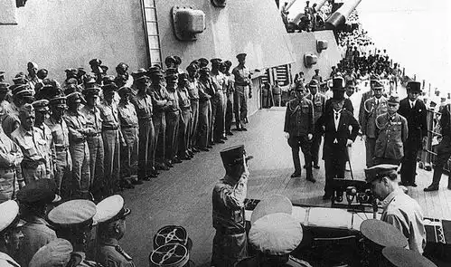 1945年9月2日,日本投降仪式在密苏里号上举行