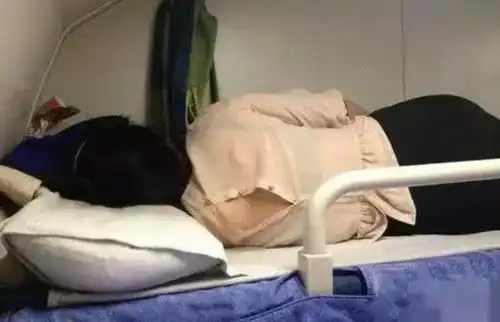 搞笑gif趣图妹子,你这跨栏可以啊