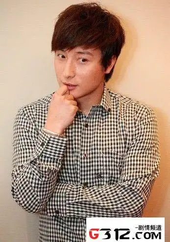 方脸鼻子大下颌角突出的男生适合什么样的发型和眼镜论丑男如何改善面貌不整容的情况下附图