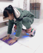 搞笑gif趣图妹子一根面条,被你耍的这么溜