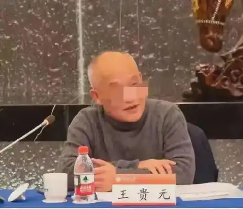 网传王教授被解聘画面曝光,表情尴尬不服,警方回应,结局惹猜测