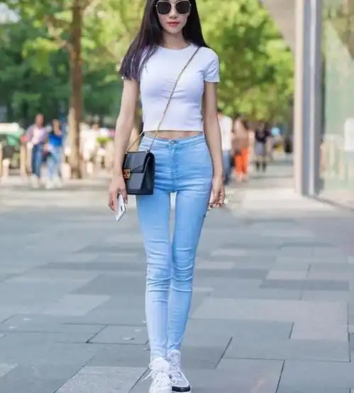 爆笑gif一看主人就经常带狗子蹦迪