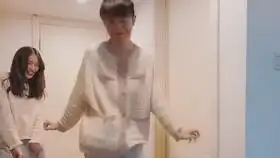 超惊喜的直男送礼男友有这样的打开方式当然可以我哄开心唐梓nei