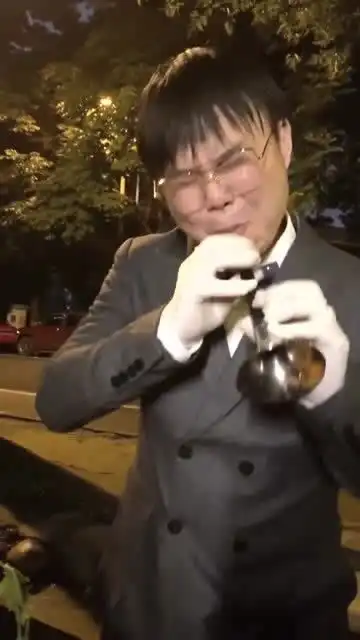 体验现磨手磨咖啡,这种露天的地方竟然还可以点歌,这该死的仪式感