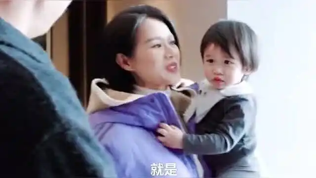 胡杏儿罕见晒娃,宝宝看到生人表情超可爱,看了想生娃系列