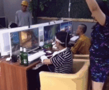 搞笑段子怎么他家的公狗变成母的了,还生了两只小哈士奇