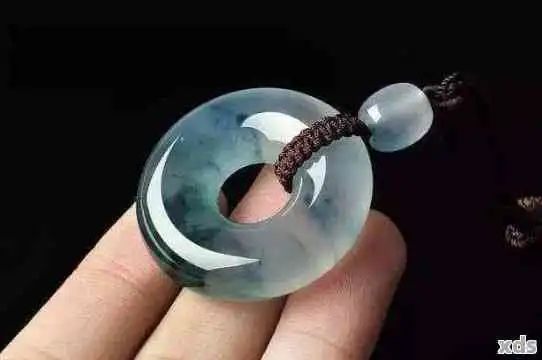 男人戴玉平安扣好吗探讨佩戴的适宜性与象征意义