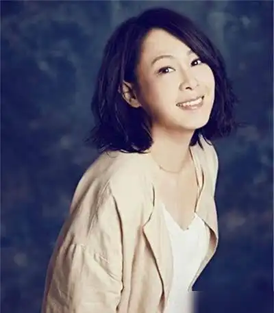 刘若英直言绝不会去整容,年过半百再登台演出,变成这个样子