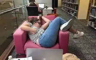 这是放手还是放脖子的看着好吓人