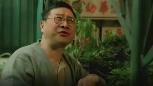 肥仔爸爸提醒三婶,自己的儿子是警察,一人当兵全家光荣