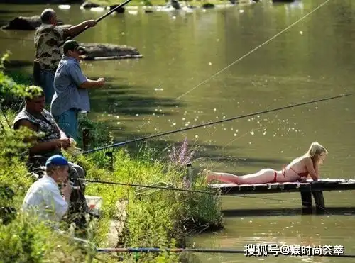 全世界爱钓鱼的男人都一样痴迷和忘我,12张搞笑瞬间照片