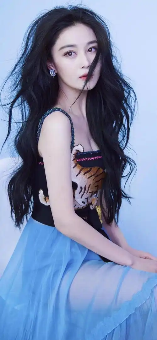 美女壁纸第744期张馨予
