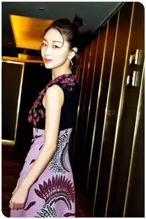 周冬雨素颜现身,根本不敢相信她26岁,网友清纯女神瞬间崩塌