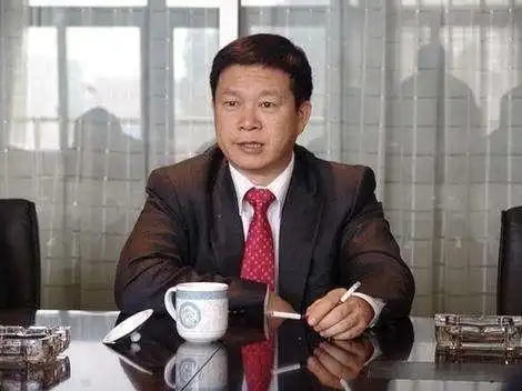 厅官外逃7年投案,其继任者与女明星保持不正当性关系被判死缓