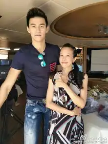 半边脸没睡醒张继科与莫文蔚合影眼睁不开