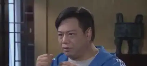 李健仁曾是餐饮界大佬,被周星驰骗去演如花,女儿不敢认他