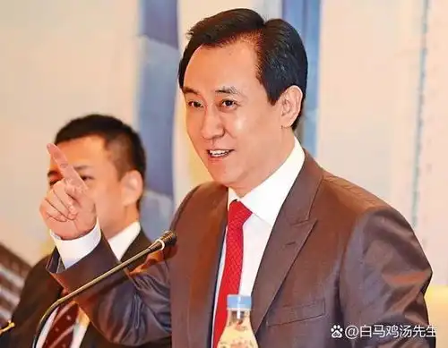 许家印妻子丁玉梅遭全球资产冻结网友机关算尽插翅难逃