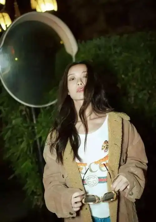 灯芯绒真的很土倪妮第一个不同意穿搭