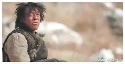 同样是演村官,把于震黄轩和赵丽颖放在一起差距就出来了