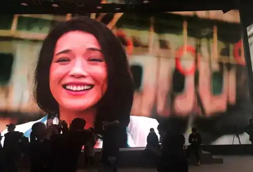 黄渤才是有趣灵魂碾压了好看的肉体一出好戏盛产表情包