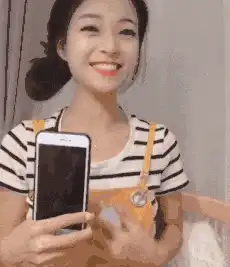 玩cosplay的小伙装扮也太野了哈哈哈哈后面大妈表情亮了